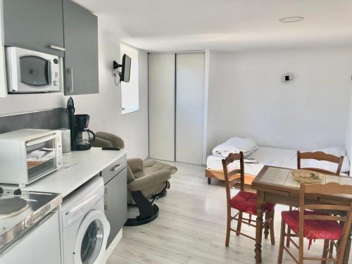 Bourbon-l'Archambault Apartment | Studio indépendant confortable