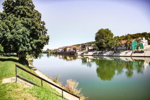Nogent-l'Artaud Apartment | Studio Indépendant 5 min gare
