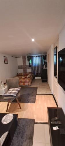 Goussainville House | Studio indépendant - chambre privé confortable & tv canal plus