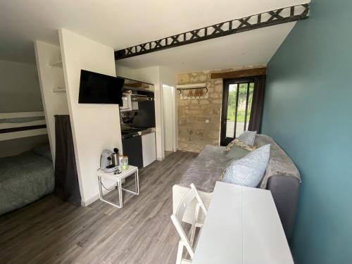 Huismes Apartment | Studio Indre climatisé, La halte de Cuzé, aux abords de la Loire à vélo