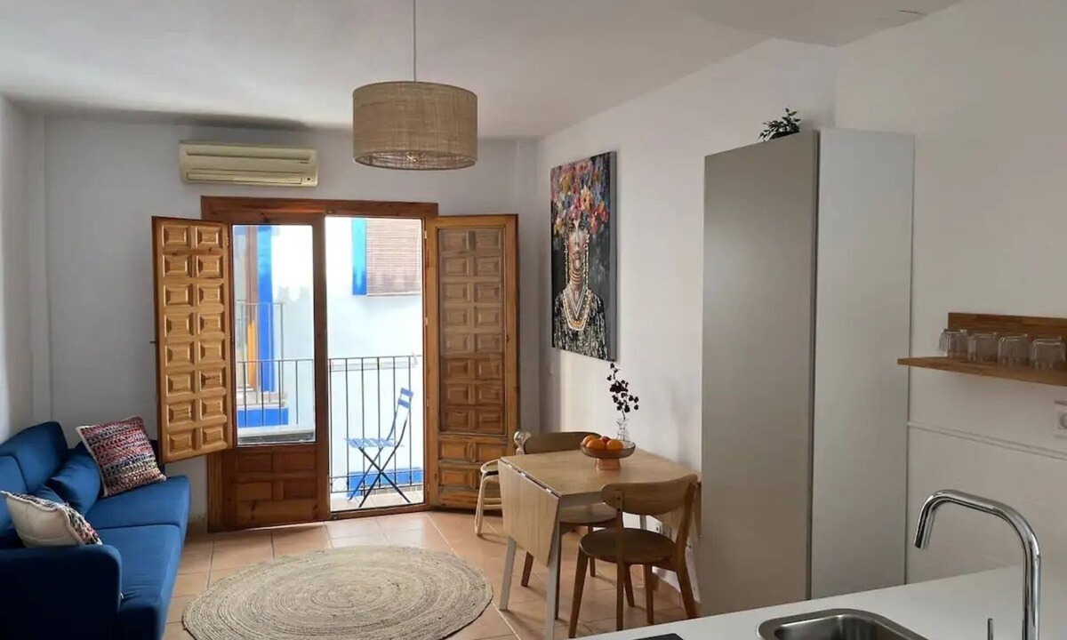 Old Town Apartment | Studio Joyo 300 meter van de boulevard/zee