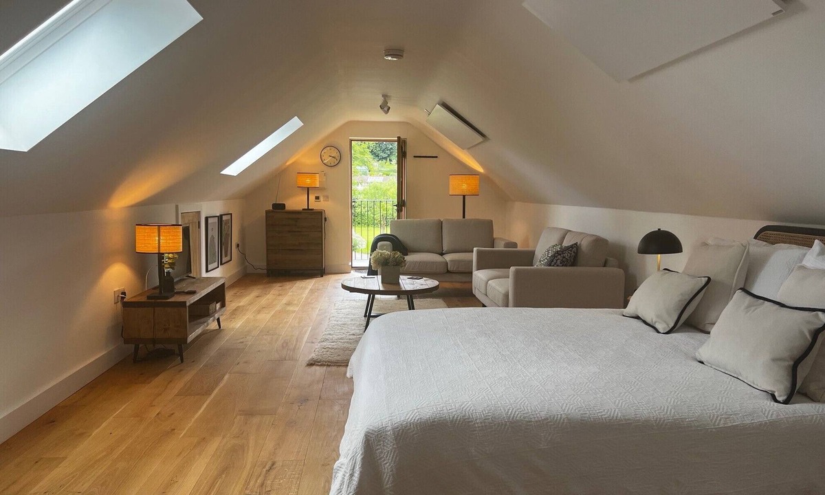 Bettws Newydd Apartment | Studio-King Bed-Wye Valley Views