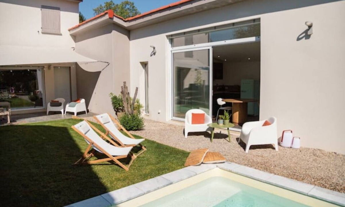 Collonges-au-Mont-d'Or Apartment | Studio Lyon Collonges au Mont D'or