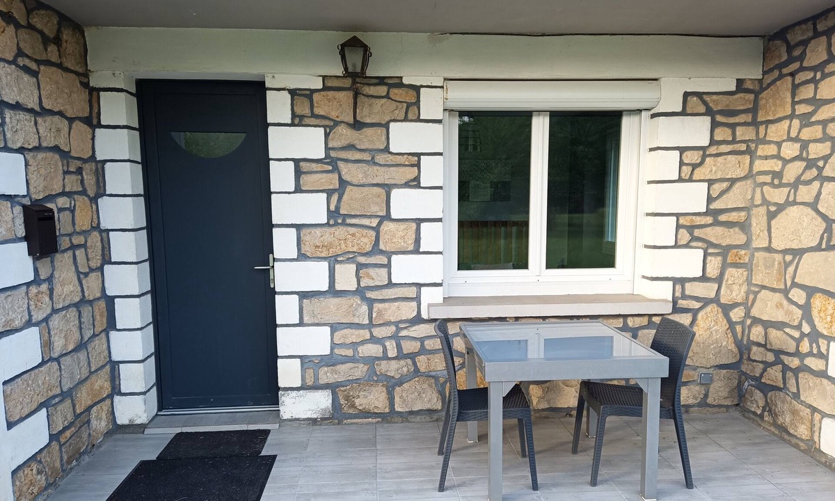 Saint-Come-d'Olt Apartment | Studio "La Clématite d'Olt" with Private Terrace and Wi-Fi