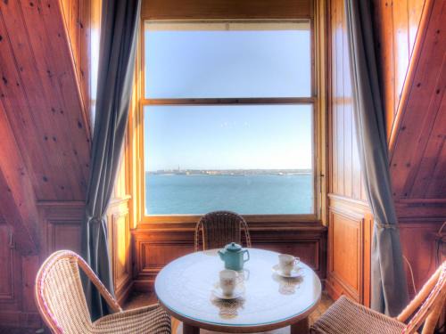 Dinard Apartment | Studio La Garde by Interhome