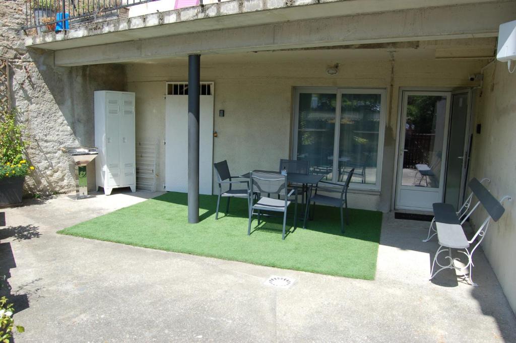 Ax-les-Thermes Apartment | Studio La LAUZE