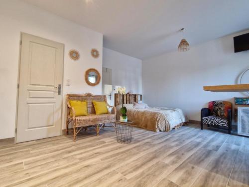 Saint-Etienne-du-Gres House | Studio la Poulette au MAS DU COQ