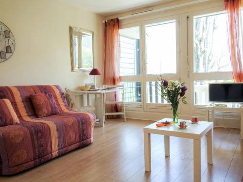 Trouville-sur-Mer Apartment | Studio Le Parc de la Chaumière-5 by Interhome