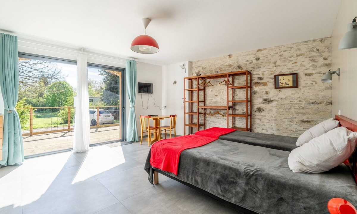 Joue-sur-Erdre Apartment | “Studio L’Erdre au Moulin” with Private Terrace, Shared Garden, and Wi-Fi
