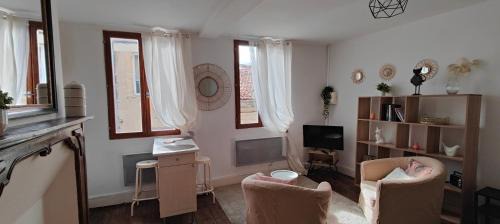 Condom Apartment | Studio Les Armuriers, 2e ét sans asc