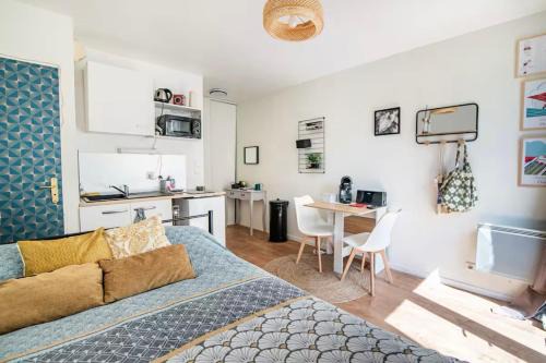 Cholet Apartment | Studio Les Cèdres, central et chaleureux !