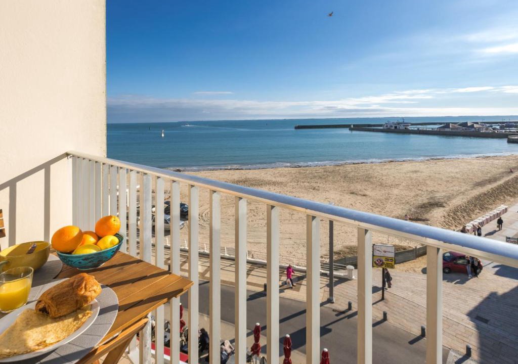 Quiberon Apartment | Studio Les Dauphins by Interhome