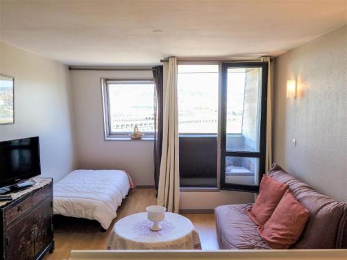 Deauville Apartment | Studio Les Marinas-11 by Interhome