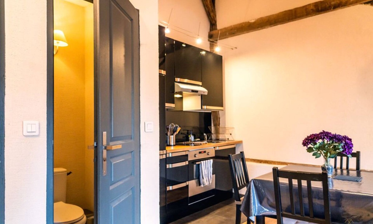 Bailly Apartment | Studio Lilas, capacity 4 people