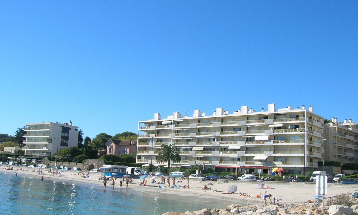 Cap-d'Antibes Apartment | Studio located by the sea