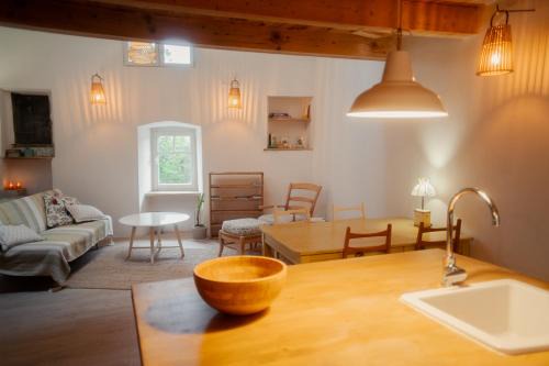 Les Vans Apartment | Studio, loft dans les Vans, centre historique, Ardèche, Cévennes Parc Régional