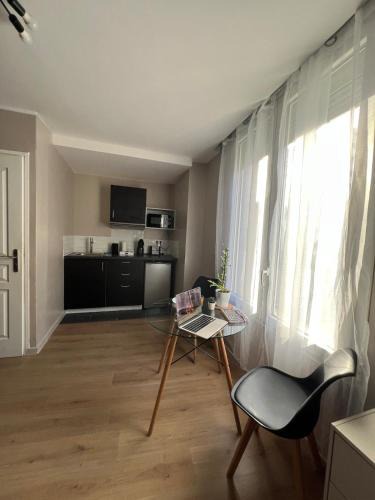 Chatellerault Apartment | Studio Londres super cosy I rénové fin 2025 I parking gratuit