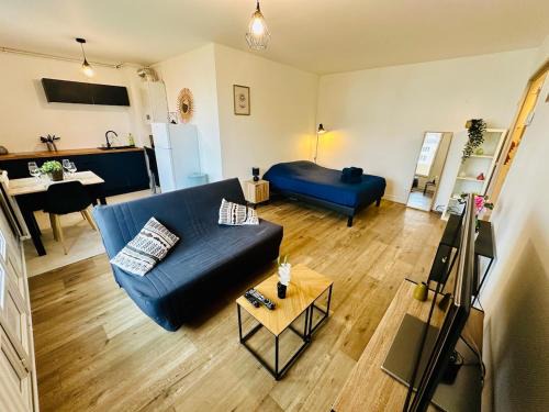 Montargis Apartment | Studio Lumineux avec Balcon - Proche Gare & Centre