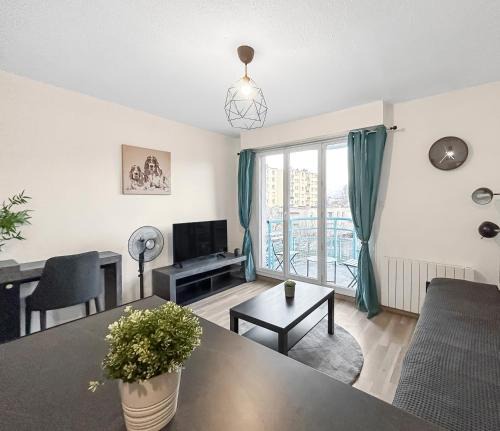Secteur 4 Apartment | Studio Lumineux Vue Montagne