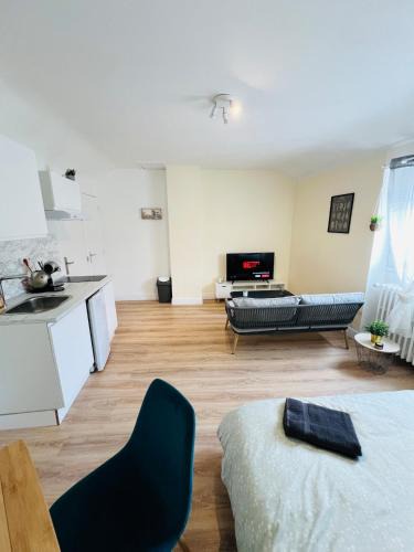 Chatellerault Apartment | Studio Maluna 2 Étage -Proche Centre & Gare -WiFi