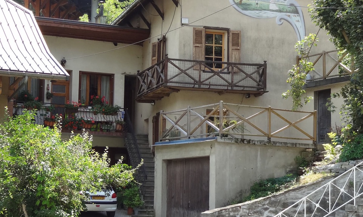 Brides-les-Bains Apartment | Studio Max 4 x Persons. Perfect location everything within walking distance.