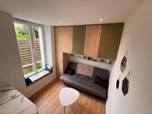 Melun Apartment | Studio Melun Peaceful Area 5 min to Train Station