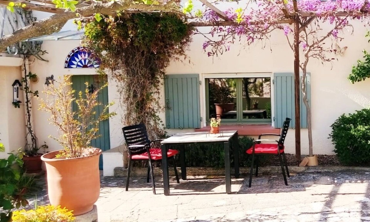 Sagries Apartment | Studio meublé de vacances, very quiet in nature and culture ancient and modern