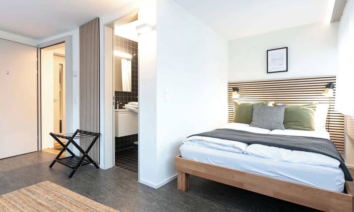 St. Gallen Apartment | Studio modern red (3) with shower (plus kitchen for shared use)