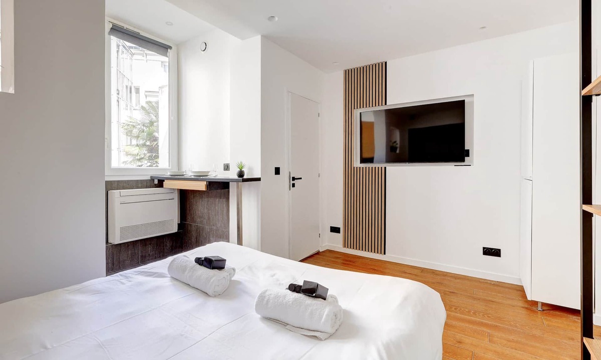 Champs-Elysees Apartment | Studio moderne et climatise aux Champs-Elysées