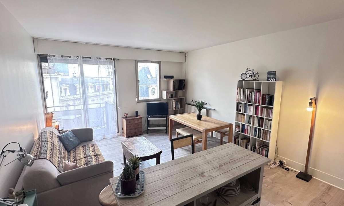 Faubourg-du-Roule Apartment | Studio near Champs-Elysées, facing Parc Monceau