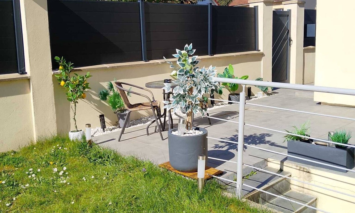 Tremblay-en-France Apartment | Studio near Roissy
