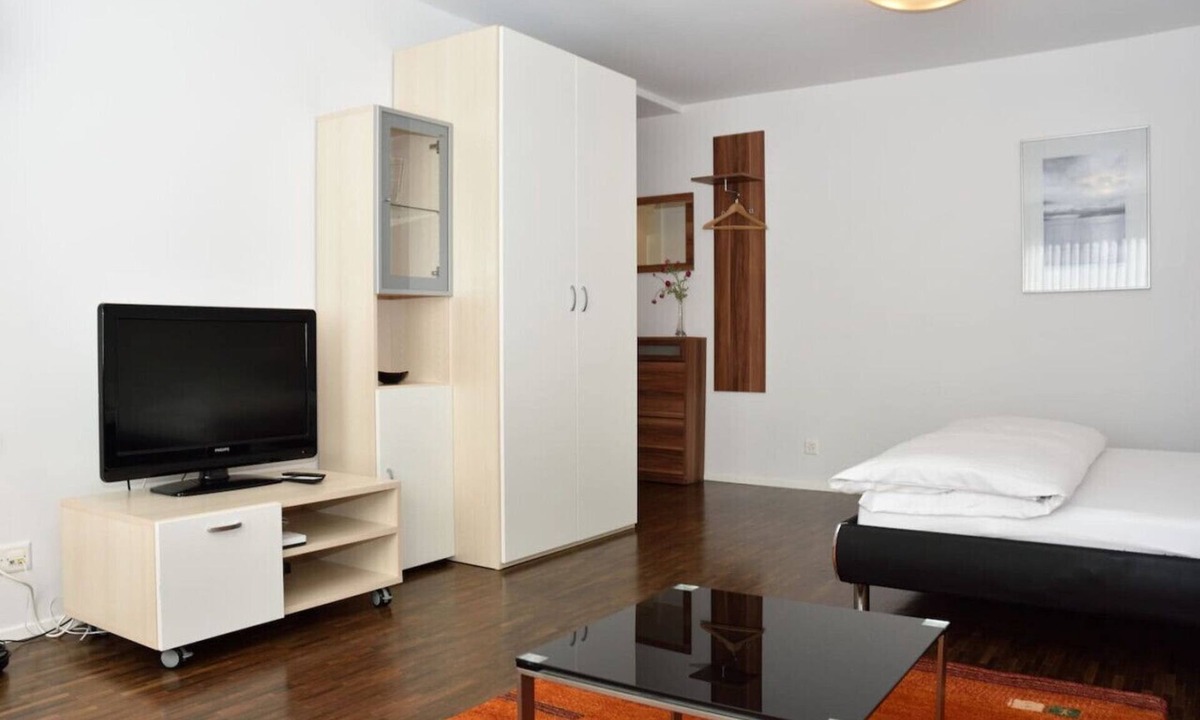 Seefeld Apartment | Studio near Lake - Flower 02