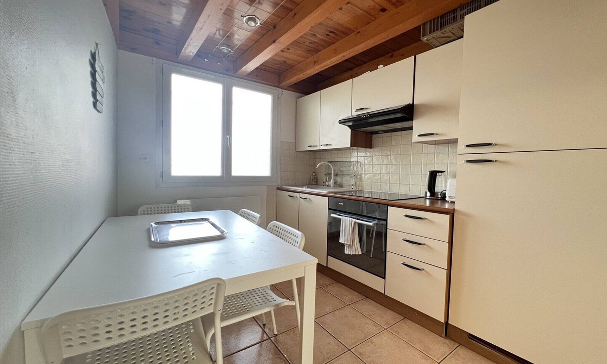 Roseraie Apartment | Studio near SNCF train station and Metro
