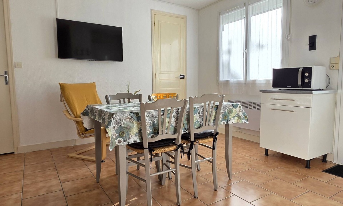 La Roche-Posay Apartment | Studio near Spa with garden, laundry and WIFI