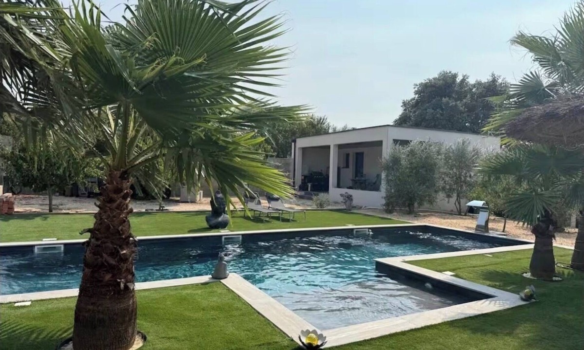 Flaux Apartment | Studio near UZES with access to swimming pool