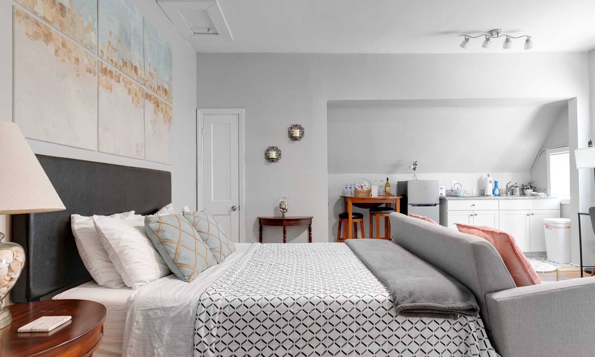 Fan District Apartment | Studio Nest/2Queen beds/2TVs museums/free parking