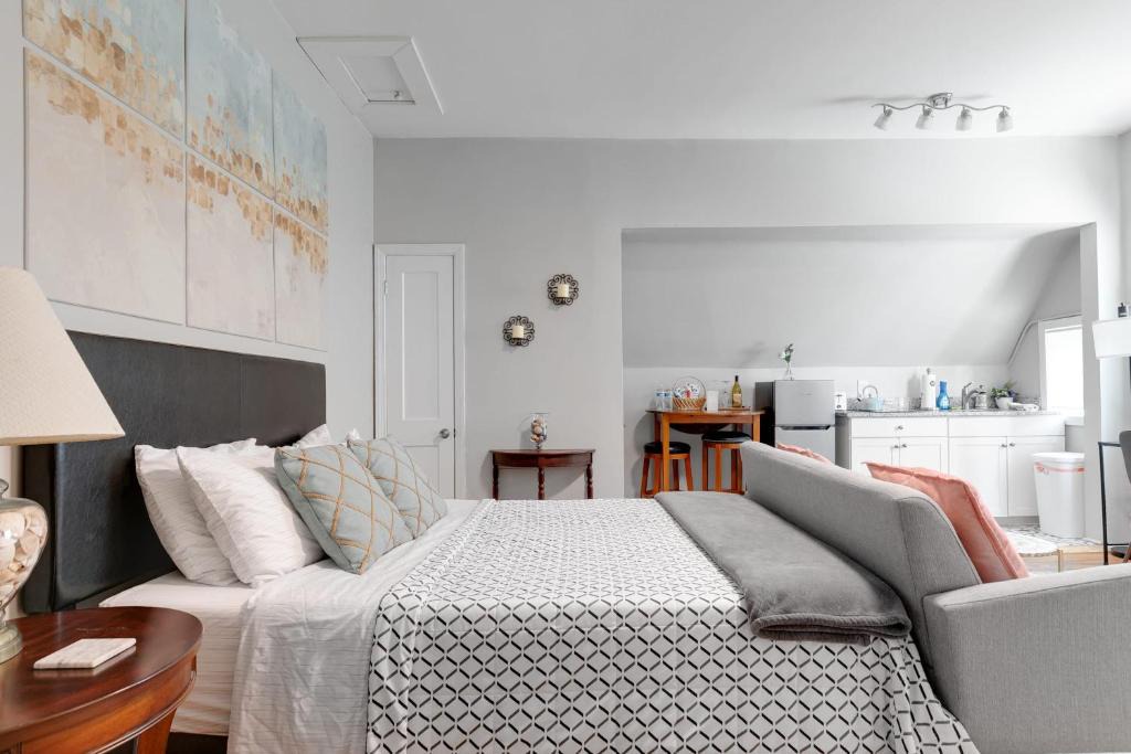 Fan District Apartment | Studio Nest 2Queen beds & 2TVs museums free parking