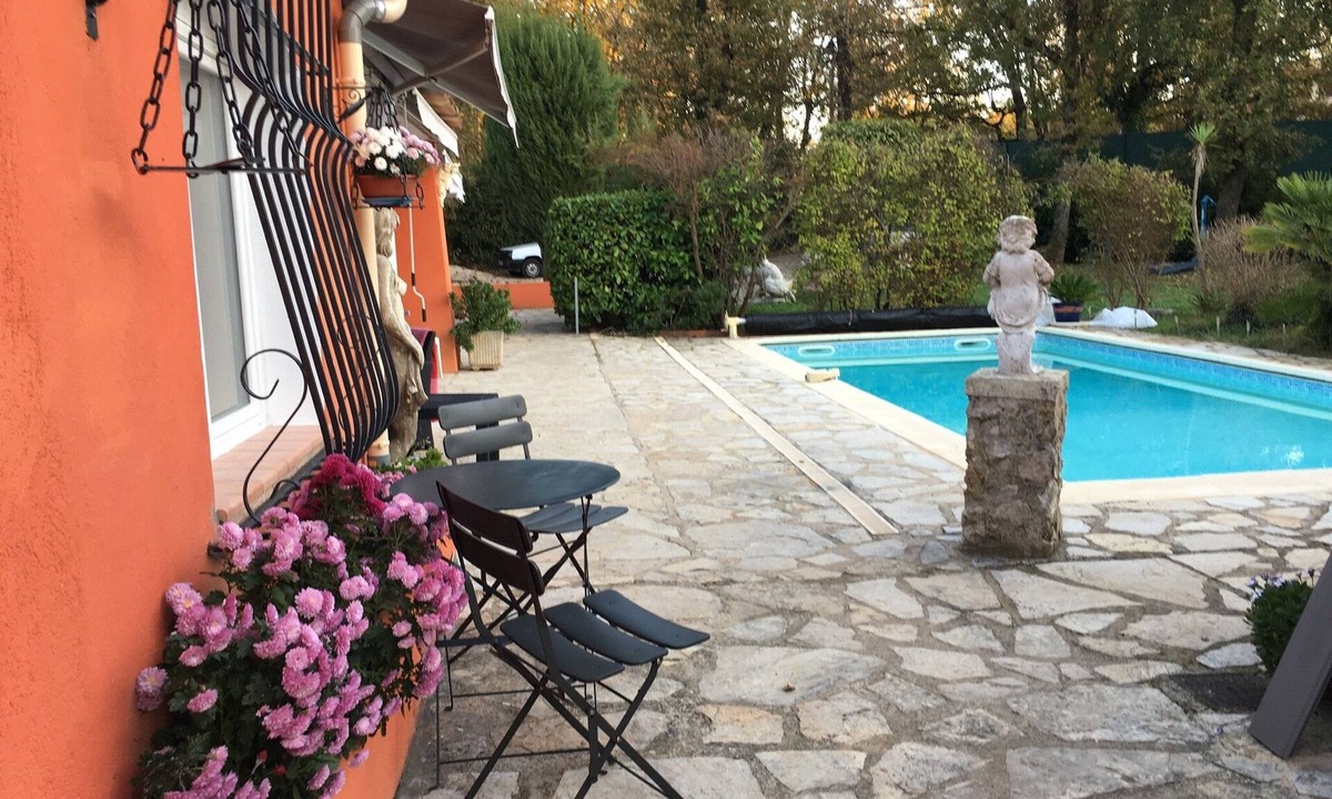 Valbonne House | Studio Neuf Dans une Villa