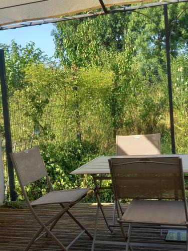 Allegre Les Fumades Apartment | studio neuf climatisé