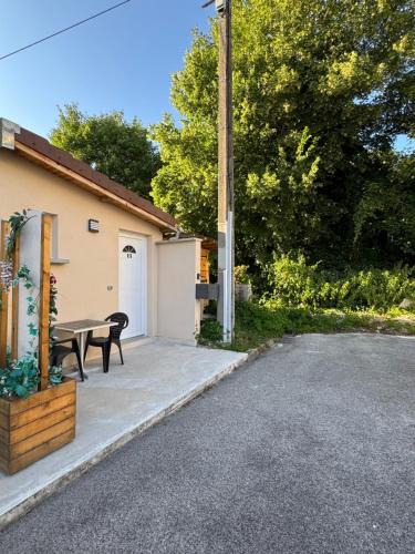 Poligny Apartment | Studio neuf très calme