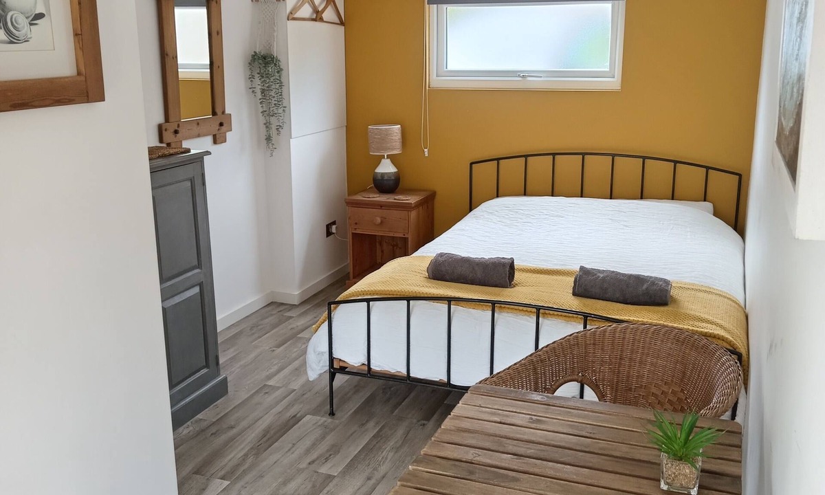 Sandford Apartment | Studio @ No28 Peaceful Garden Annexe