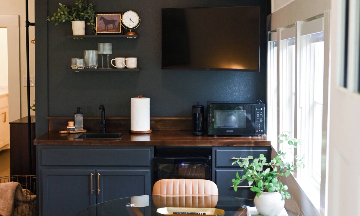Conway Apartment | Studio on Davis - Walk to Downtown - 1mi to UCA