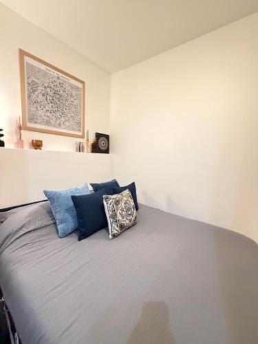 Les Halles Apartment | Studio one street away from the Marais!