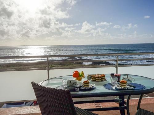 Quiberon Apartment | Studio Penduick-1 by Interhome