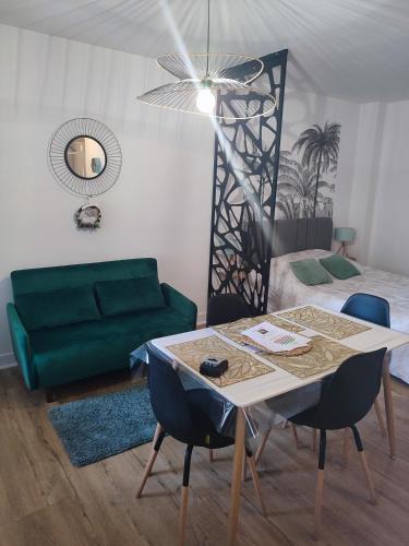 Bagnoles-de-l'Orne Apartment | Studio plein centre face au lac, cave vélo
