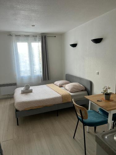 Bussy-Saint-Georges Apartment | Studio Proche Disneyland Paris