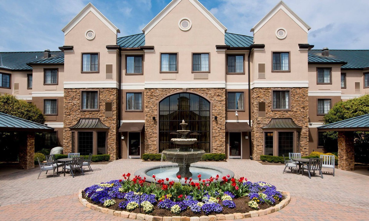 Ballantyne Apartment | Studio Queen Suite | Free Breakfast & Pool