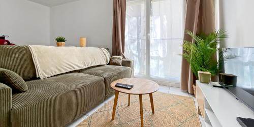 Tours Apartment | Studio rénové 2026 Parking gratuit Proche Faculté et A10