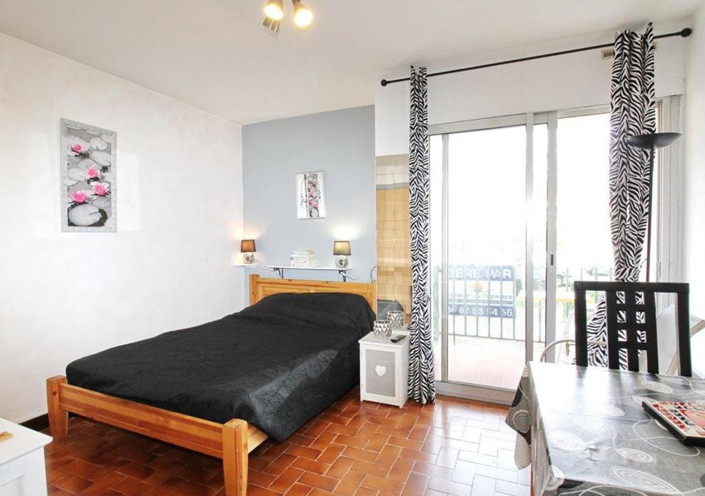Balaruc-les-Bains Apartment | Studio rénové avec wifi, balcon et climatisation à Balaruc-les-Bains - FR-1-553-53