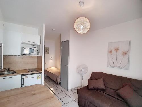 Lamalou-les-Bains Apartment | Studio rénové avec balcon, proche des Thermes de Lamalou, animaux acceptés, parking gratuit. - FR-1-451-131